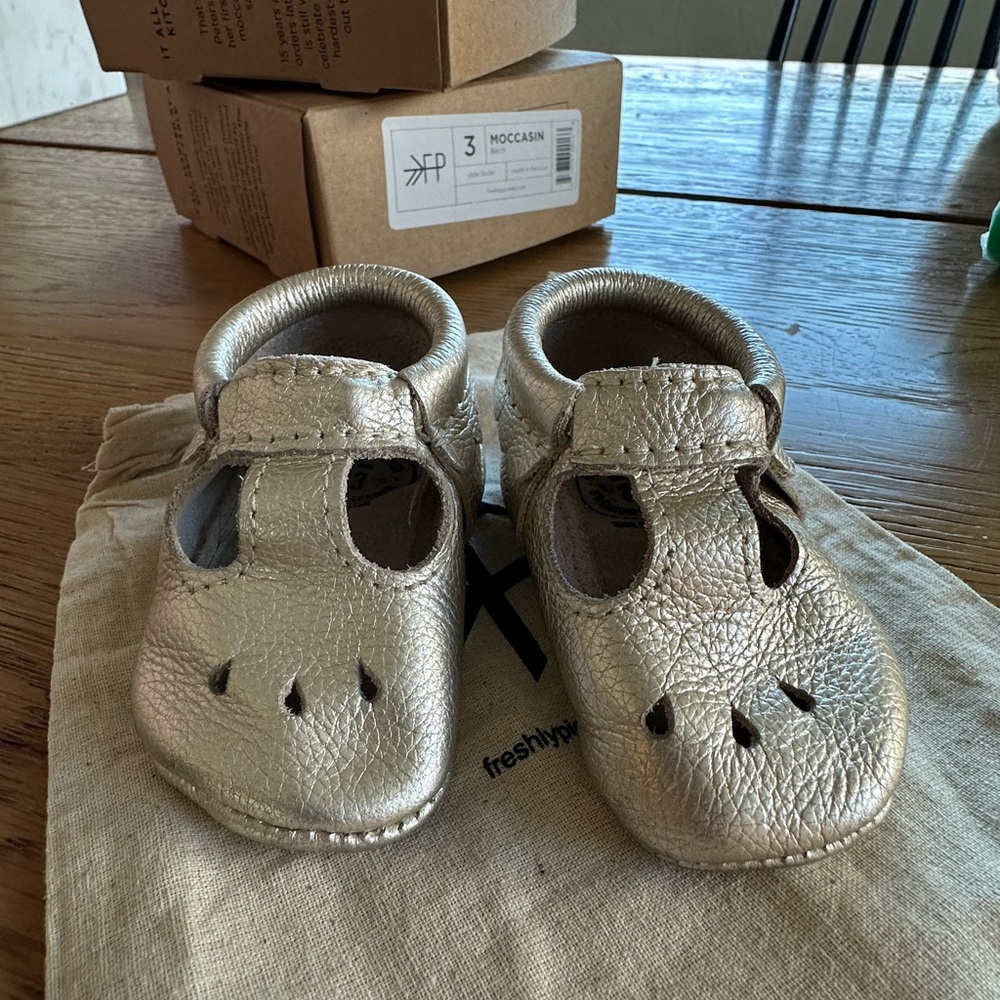Like New Freshly Picked Platinum Mary Jane Baby Moccasins